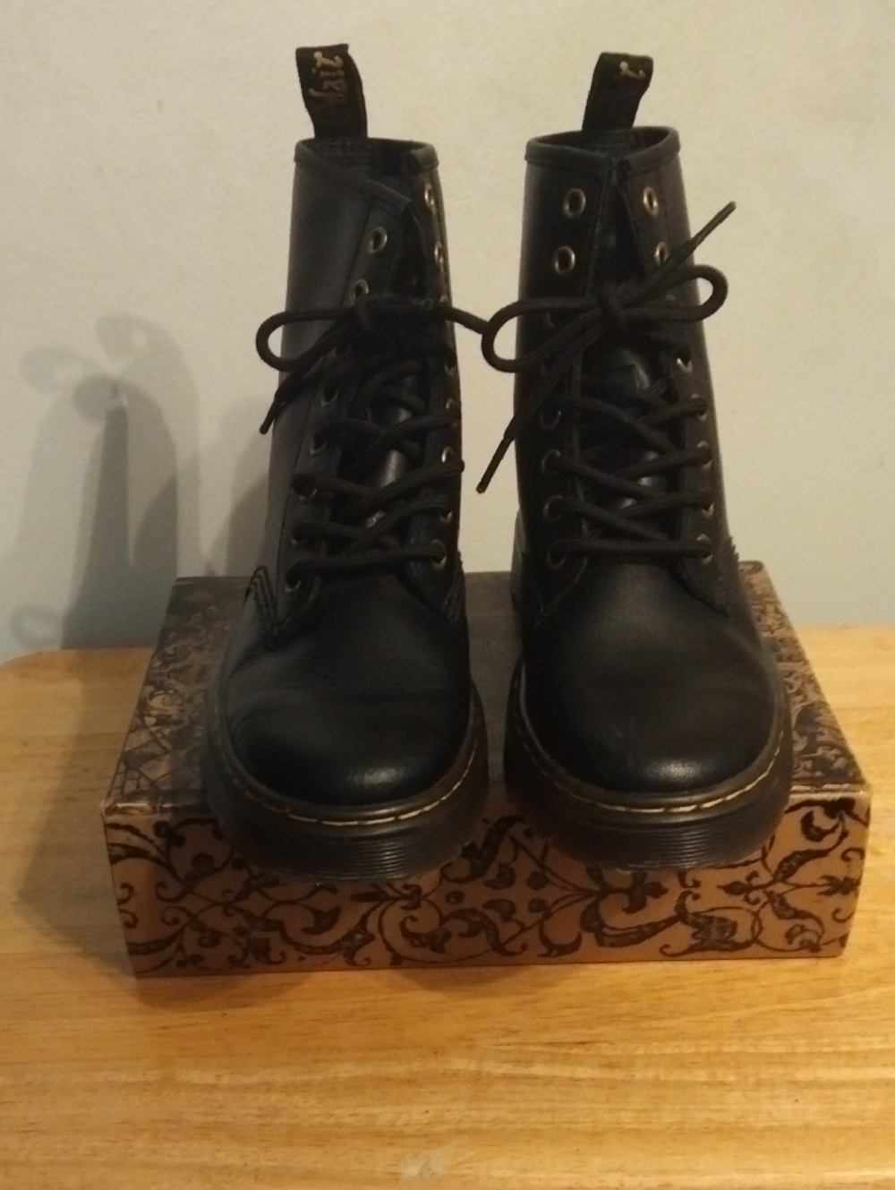 Used Dr. Martens Women’s Black Lace-Up Leather Combat Boots Size 6